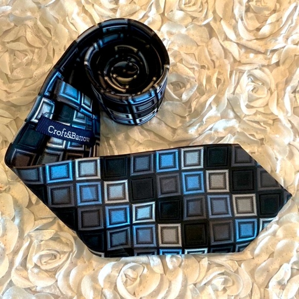 New Croft & Barrow mens check tie
